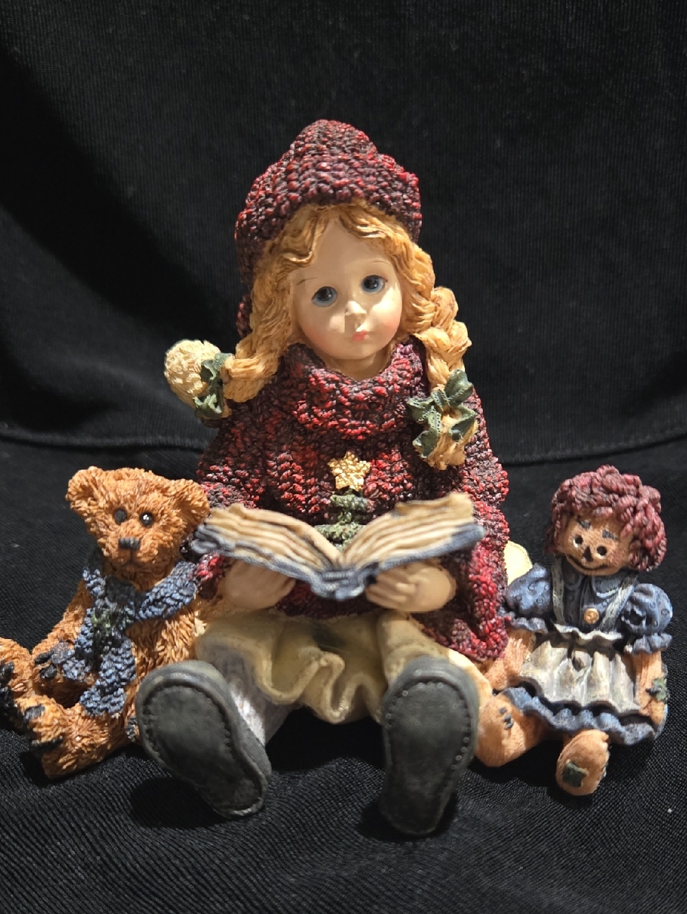 "Megan with Elliot & Annie" piece from The Boyds Collection's "Yesterday's Child